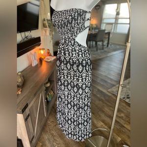 Backless strapless maxi dress w slit